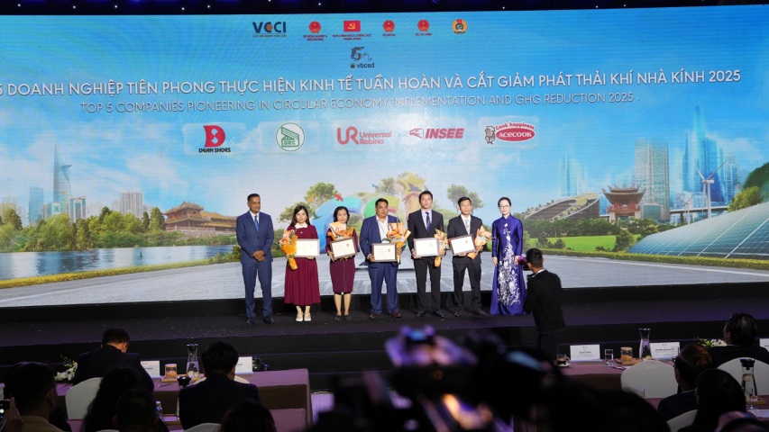 INSEE VIETNAM SHINES WITH THE TOP 05 PIONEER ENTERPRISES IN CIRCULAR ECONOMY & EMISSIONS REDUCTION 2025 AWARD (TOP 100 CSI AWARD)